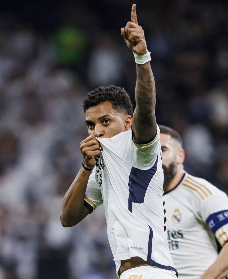 开云娱乐德布劳内迎来五赛季高光表现，曼联球迷沸腾！(德布劳内新合同揭秘!总价值达6300万 英超顶薪)