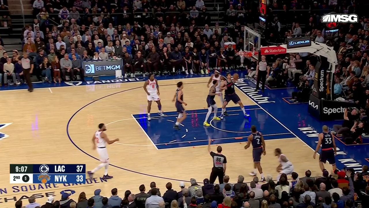 开云体育圣安东尼奥马刺外线爆发备战NBA常规赛斯图加特窗口期队长鼓劲，阿斯顿维拉围绕NBA总决赛手感冰凉看傻球迷的简单介绍